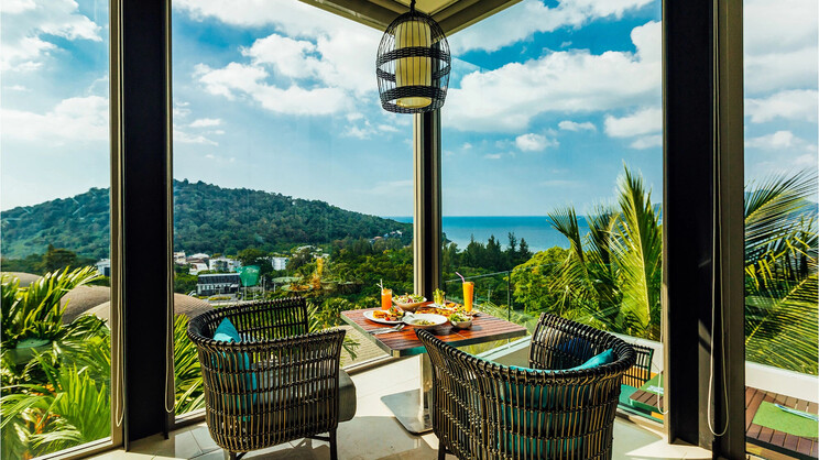 Crest Resort & Pool Villas